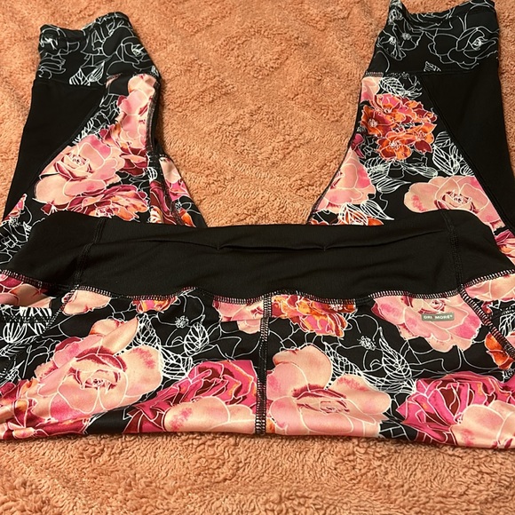 Beautiful Yoga pants worn 1x - Picture 2 of 6